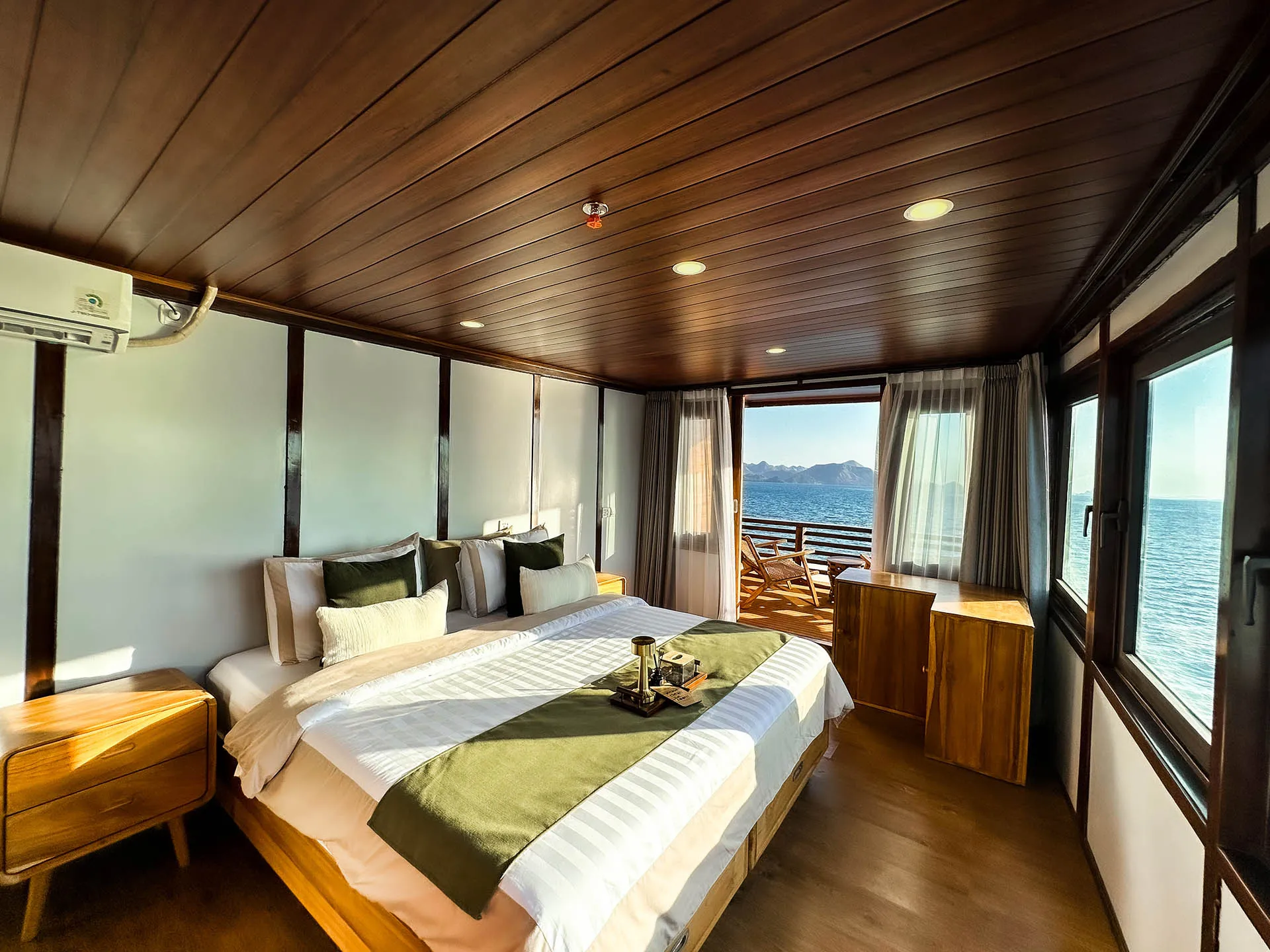 Bedroom_3_Mansard Cabin_Neptune