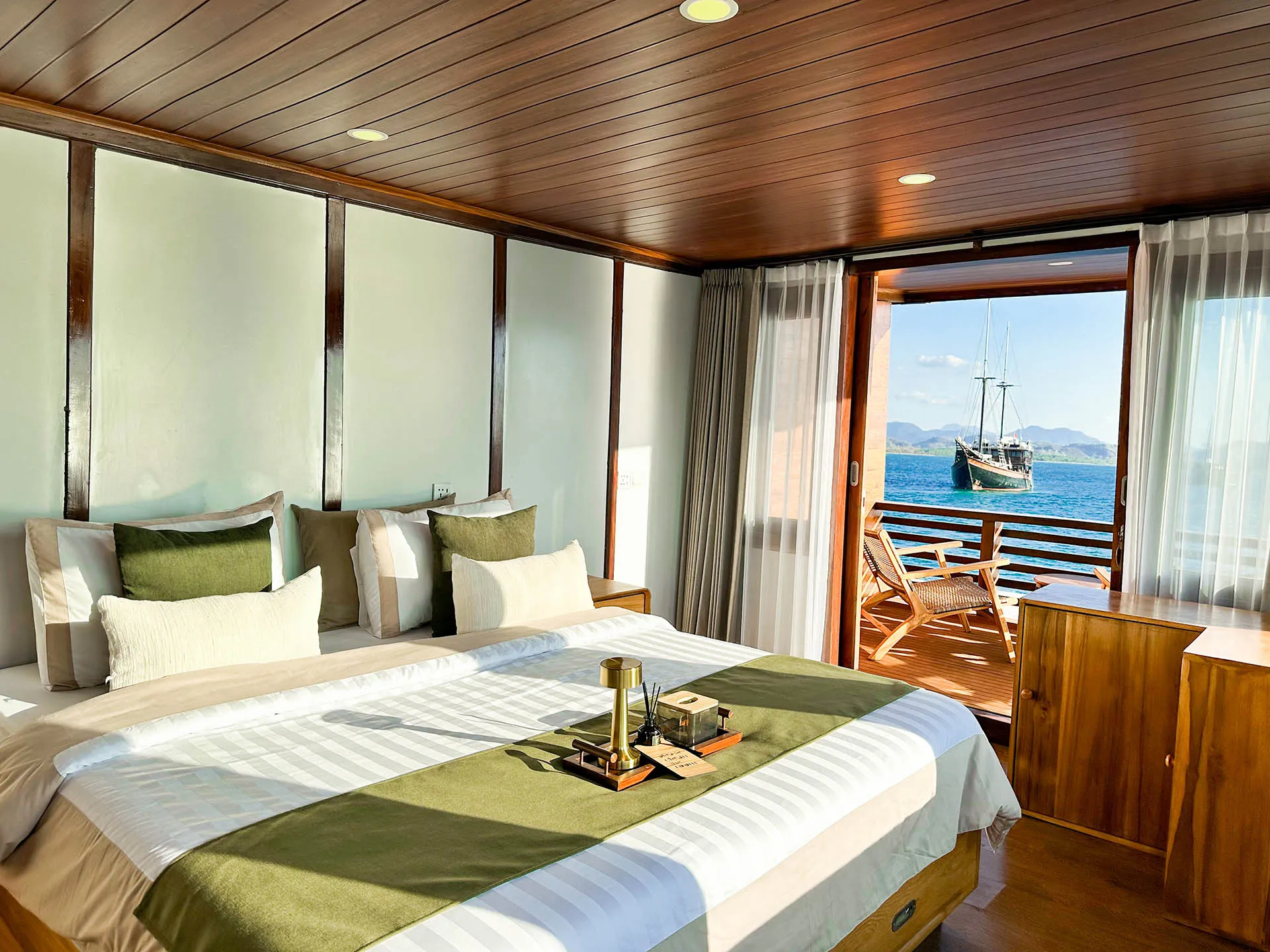 Bedroom_5_Mansard Cabin_Neptune