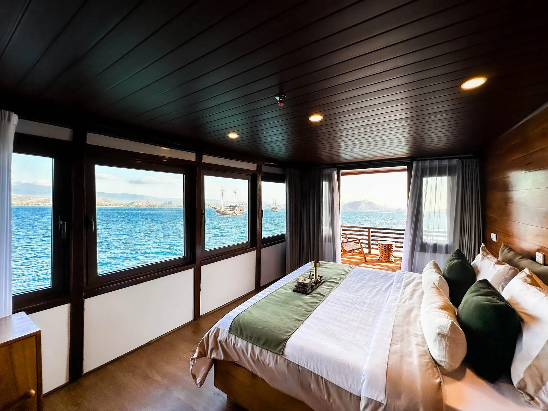 Bedroom_Mansard Cabin_Neptune