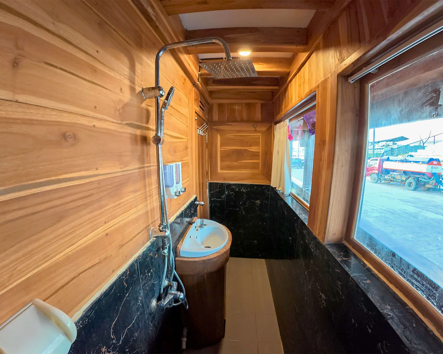 alfathran_rinjani1_cabin