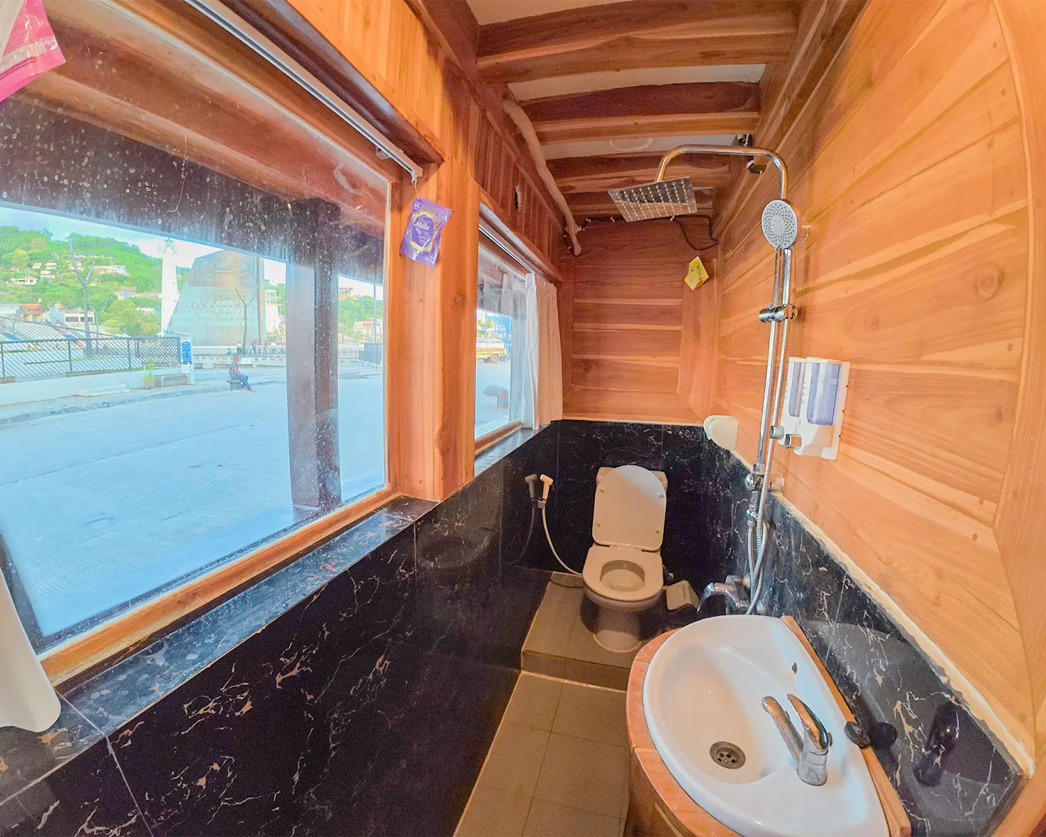 alfathran_rinjani1_cabin